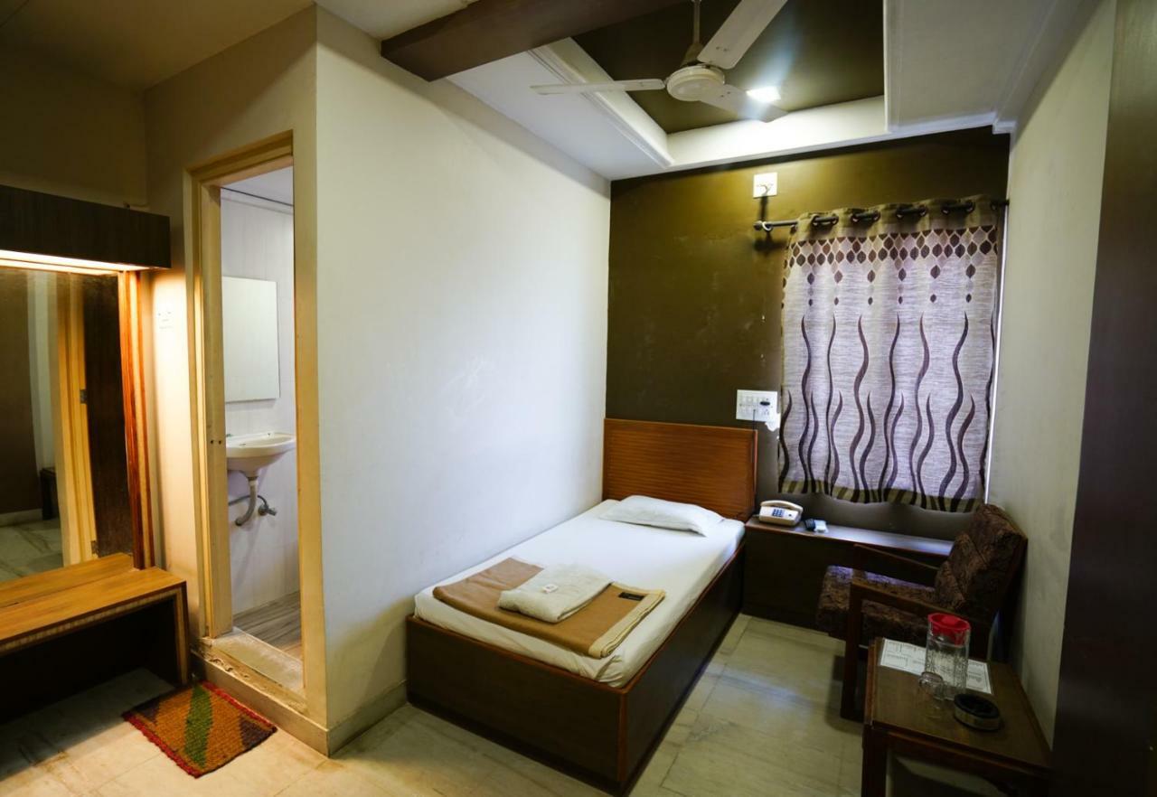Hotel Ashiana Jāmnagar Exterior foto